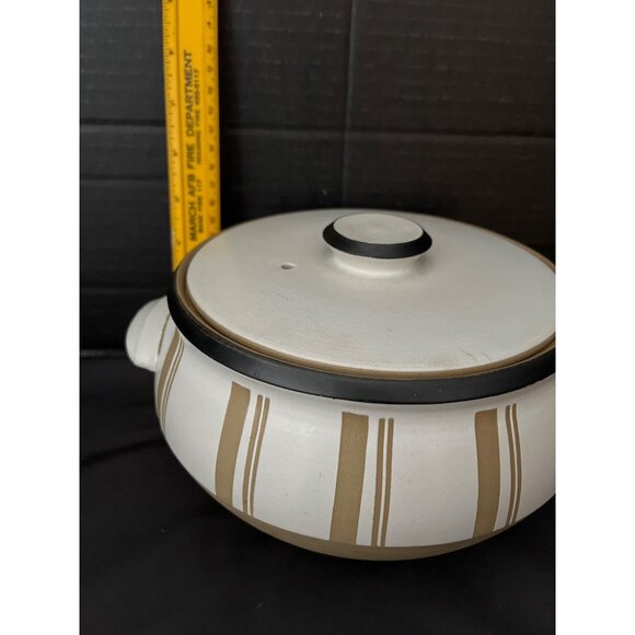 Denby Gourmet Stoneware Tan Vertical Stripes 2 qt Covered Casserole - Picture 14 of 15